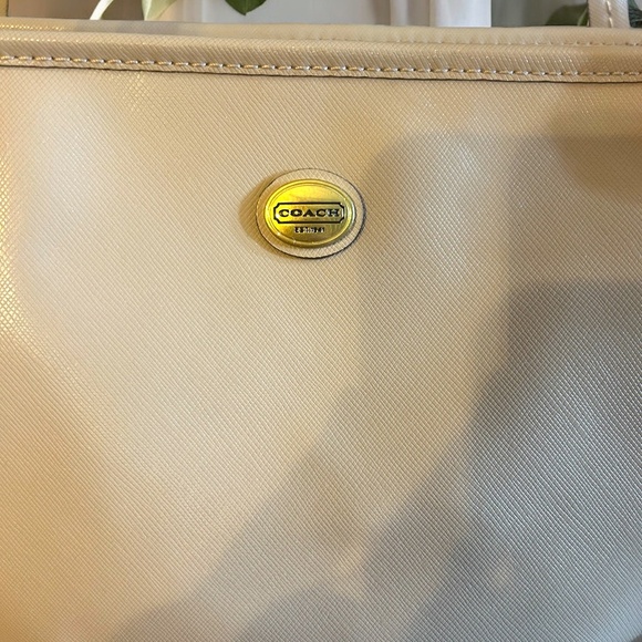 Coach Peyton Leather Zip Tote - Picture 3 of 12